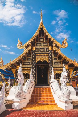 Sukhothai, Tayland 'daki Wat Phiphat Mongkhon mavi tapınağı.