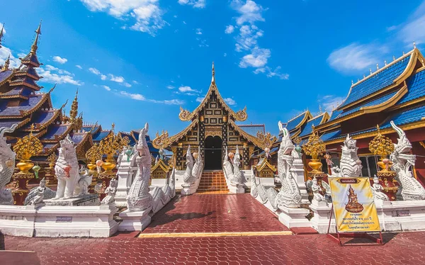 Wat Phiphat Mongkhon blue temple in Sukhothai, Thailand — Stockfoto