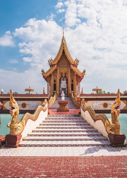 Wat Phiphat Mongkhon blue temple in Sukhothai, Thailand — Foto de Stock