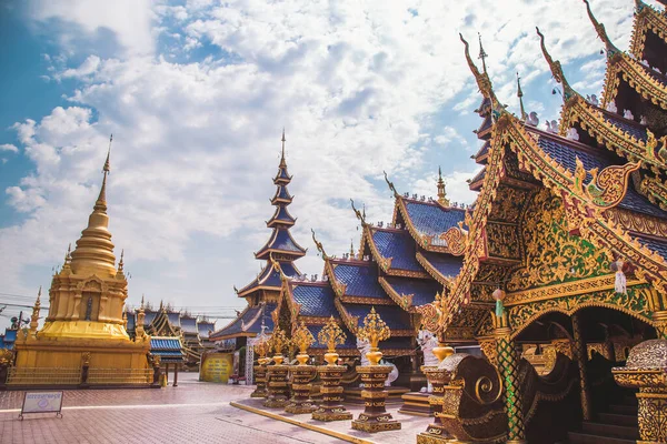 Wat Phiphat Mongkhon blue temple in Sukhothai, Thailand — Stockfoto