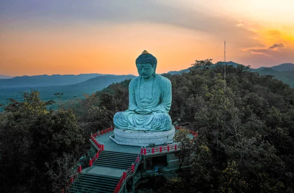 Luftaufnahme des Wat Doi Prachan Mae Tha oder Wat Phra That Doi Phra Chan in Lampang, Thailand — Stockfoto