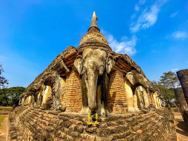 Sukhothai tarihi parkındaki Wat Chang Lom fil tapınağı, Tayland
