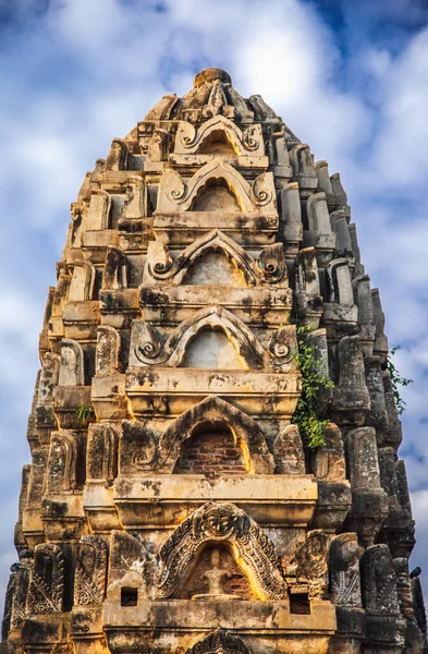Wat si Sawai templo no parque histórico de Sukhothai, Tailândia — Fotografia de Stock