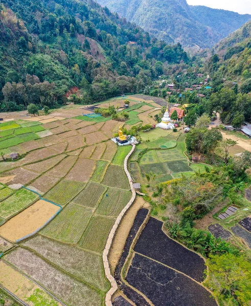 Phrae Tayland 'daki Wat Na Khuha Tapınağı' nın havadan görünüşü.