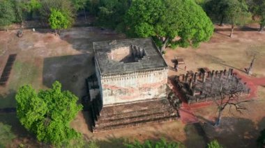 Wat Si Chum temple and big Buddha in Sukhothai historical park, Thailand
