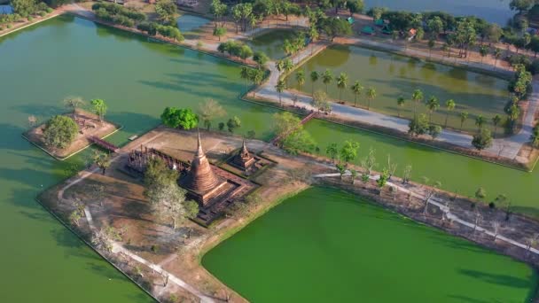 Aerial view of Wat Sra Sri or Wat Sa Si in Sukhothai historical park in Thailand — Stock video