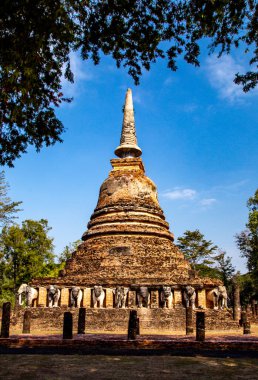 Sukhothai tarihi parkındaki Wat Chang Lom fil tapınağı, Tayland