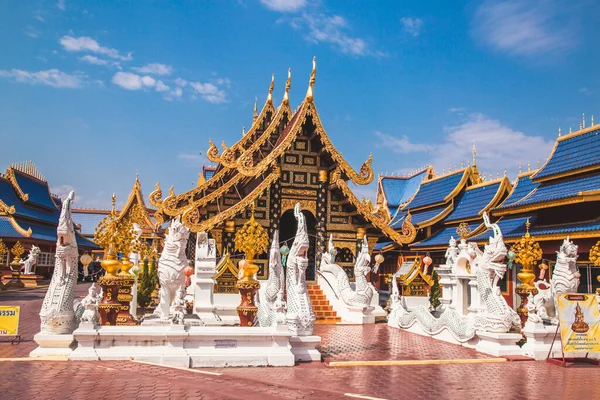 Wat Phiphat Mongkhon blue temple in Sukhothai, Thailand — стоковое фото