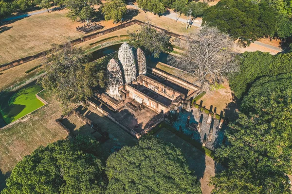 Aerial view of Wat si Sawai temple in Sukhothai historical park, Thailand — Photo