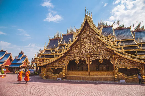 Wat Phiphat Mongkhon blue temple in Sukhothai, Thailand — Stockfoto
