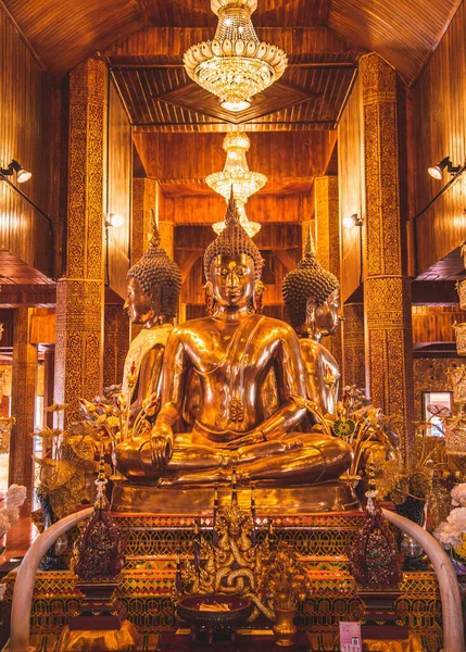 Wat Phiphat Mongkhon blue temple in Sukhothai, Thailand — Stok fotoğraf