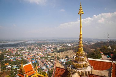 Wat Khiriwong tapınağı Nakhon Sawan, Tayland 'daki dağın tepesinde.