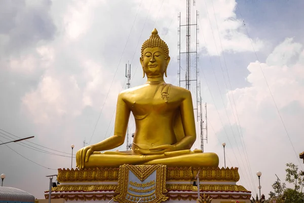 Wat Khiriwong temple on top of the mountain in Nakhon Sawan, Thailand — Foto de Stock
