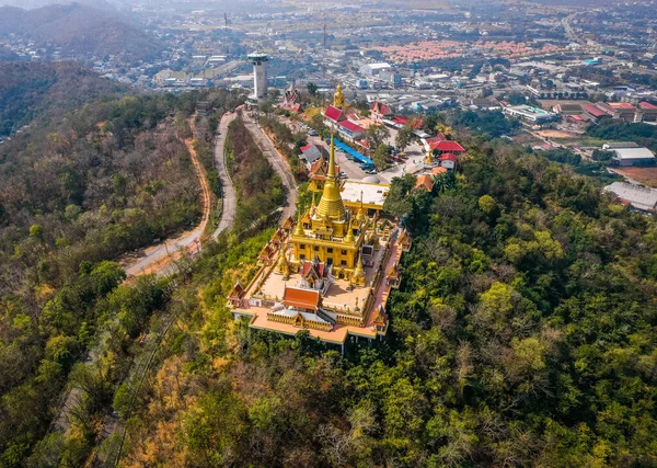 Aerial view of Wat Khiriwong temple on top of the mountain in Nakhon Sawan, Thailand — Fotografia de Stock
