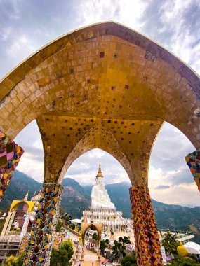 Wat Phrathat Pha Sorn Kaew, Tayland Phetchabun 'daki Beyaz Buda Tapınağı
