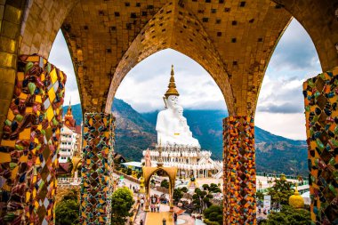 Wat Phrathat Pha Sorn Kaew, Tayland Phetchabun 'daki Beyaz Buda Tapınağı