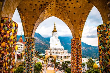 Wat Phrathat Pha Sorn Kaew, Tayland Phetchabun 'daki Beyaz Buda Tapınağı