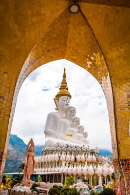 Wat Phrathat Pha Sorn Kaew, Tayland Phetchabun 'daki Beyaz Buda Tapınağı