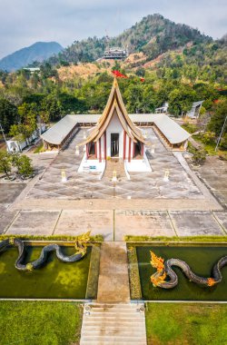Tayland Phetchabun 'daki Wat Dhammayan tapınağının havadan görünüşü