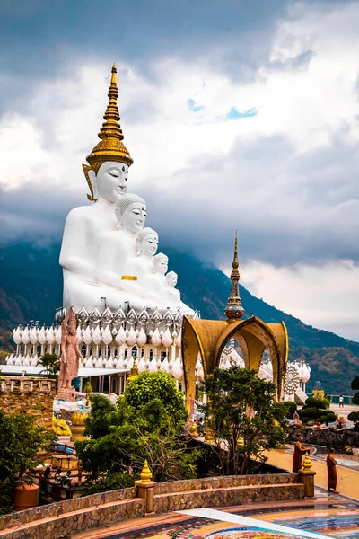 Wat Phrathat Pha Sorn Kaew, Tayland Phetchabun 'daki Beyaz Buda Tapınağı