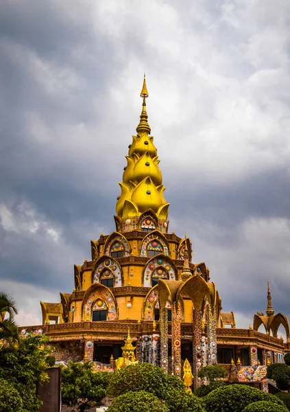 Wat Phrathat Pha Sorn Kaew, templo buda blanco en Phetchabun, Tailandia — Foto de Stock