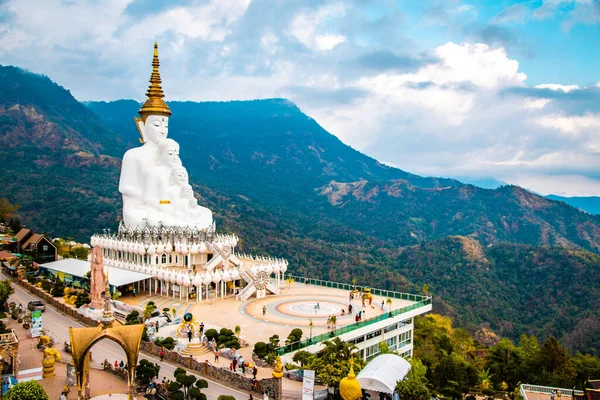 Wat Fráze, že Pha Sorn Kaew, bílý buddha chrám v Phetchabun, Thajsko — Stock fotografie