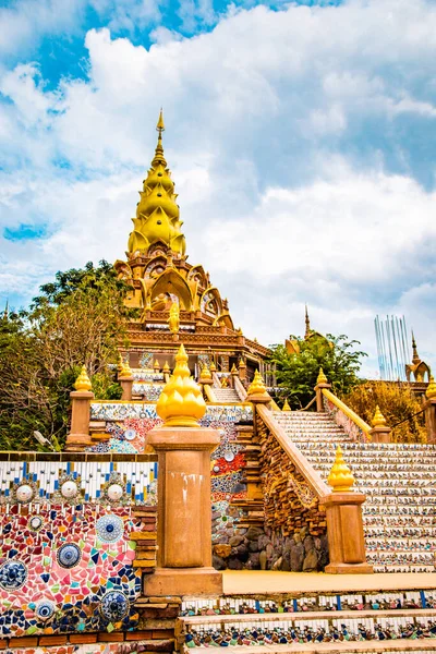 Wat Phrathat Pha Sorn Kaew, templo buda blanco en Phetchabun, Tailandia —  Fotos de Stock