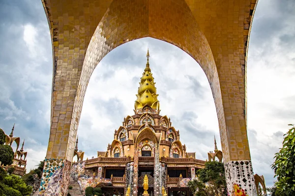 Wat Phrathat Pha Sorn Kaew, templo buda blanco en Phetchabun, Tailandia — Foto de Stock