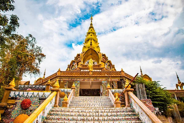 Wat Phrathat Pha Sorn Kaew, templo buda blanco en Phetchabun, Tailandia — Foto de Stock
