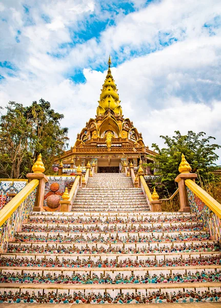 Wat Phrathat Pha Sorn Kaew, vitt buddha tempel i Phetchabun, Thailand — Stockfoto