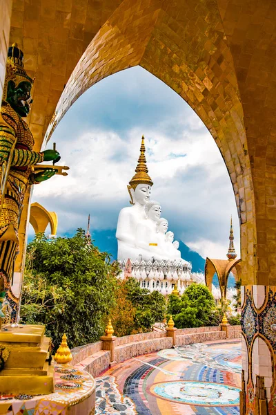 Wat Phrathat Pha Sorn Kaew, Tayland Phetchabun 'daki Beyaz Buda Tapınağı