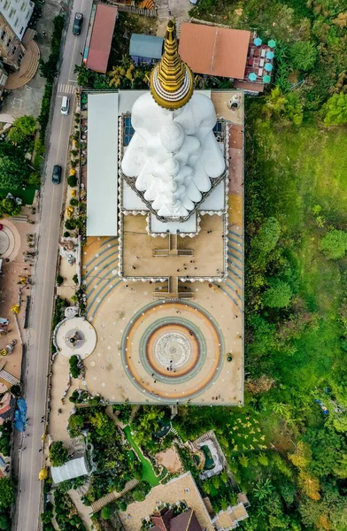 泰国Phetchabun白色佛塔寺Wat Phrathat Pha Sorn Kaew的空中照片 — 图库照片