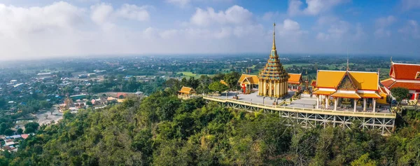 Вид з повітря на храм Ват - Санкат - Раттана - Кірі в Утаї (Таїланд). — стокове фото