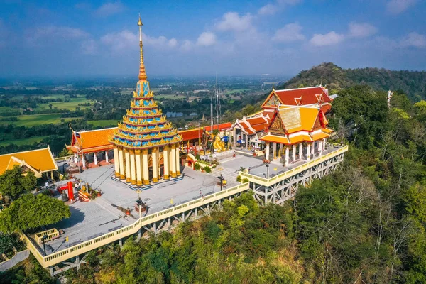 Вид з повітря на храм Ват - Санкат - Раттана - Кірі в Утаї (Таїланд). — стокове фото