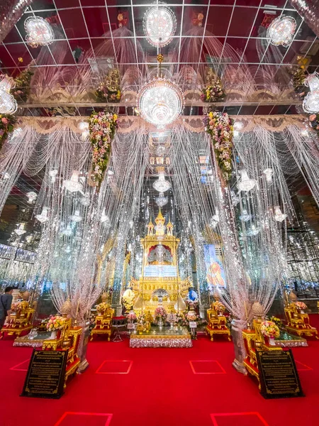 Wat Chantaram and Wat Tha Sung temple, Crystal Sanctuary 100 m long, in Uthai Thani, Ταϊλάνδη — Φωτογραφία Αρχείου