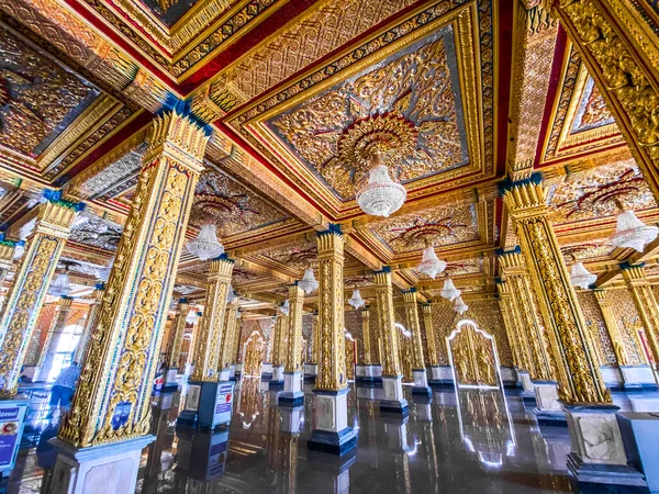 Wat Chantaram ve Wat Tha Sung tapınağı, Kristal Mabet 100 metre uzunluğunda, Uthai Thani, Tayland