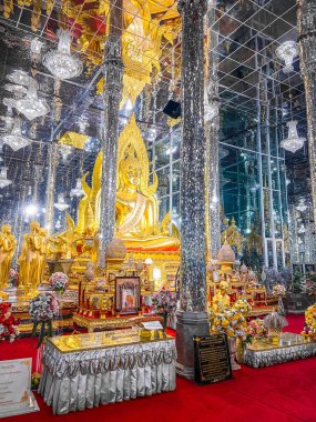 Wat Chantaram ve Wat Tha Sung tapınağı, Kristal Mabet 100 metre uzunluğunda, Uthai Thani, Tayland