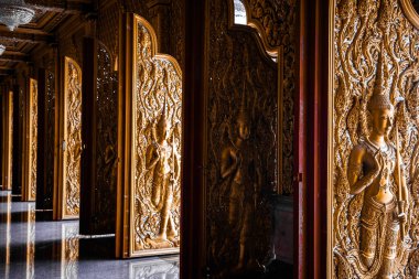 Wat Chantaram ve Wat Tha Sung tapınağı, Kristal Mabet 100 metre uzunluğunda, Uthai Thani, Tayland