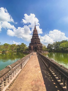 Wat Huai Kaeo veya Wat Huay Kaew pagoda tapınağı Lopburi, Tayland