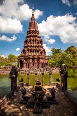 Wat Huai Kaeo veya Wat Huay Kaew pagoda tapınağı Lopburi, Tayland