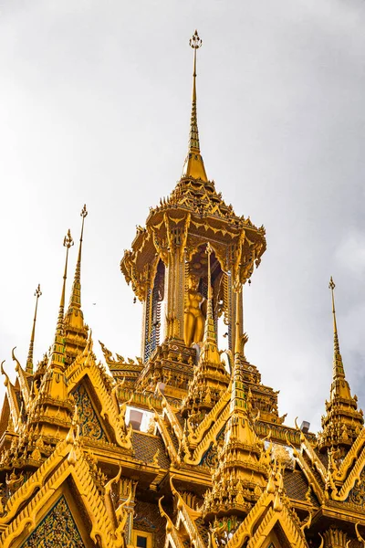 Wat Chantaram ve Wat Tha Sung tapınağı, Kristal Mabet 100 metre uzunluğunda, Uthai Thani, Tayland
