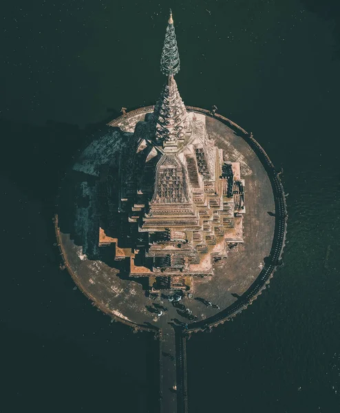 Vista aérea de Wat Huai Kaeo ou Wat Huay Kaew pagode templo em Lopburi, Tailândia — Fotografia de Stock