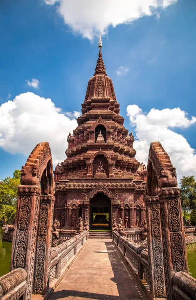 Wat Huai Kaeo o Wat Huay Kaew templo pagoda en Lopburi, Tailandia —  Fotos de Stock