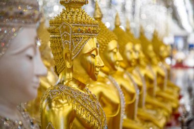 Wat Chantaram ve Wat Tha Sung tapınağı, Kristal Mabet 100 metre uzunluğunda, Uthai Thani, Tayland