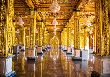 Wat Chantaram ve Wat Tha Sung tapınağı, Kristal Mabet 100 metre uzunluğunda, Uthai Thani, Tayland