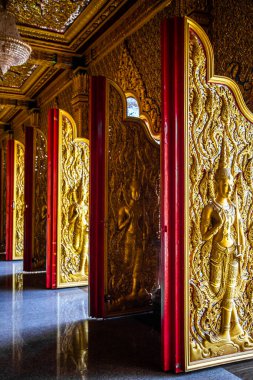 Wat Chantaram ve Wat Tha Sung tapınağı, Kristal Mabet 100 metre uzunluğunda, Uthai Thani, Tayland