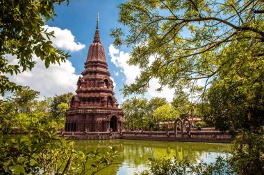Wat Huai Kaeo veya Wat Huay Kaew pagoda tapınağı Lopburi, Tayland