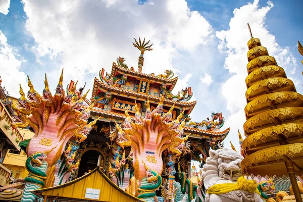 Chao Pho Nakharat Shrine o Chao Por Nakarat Chansen templo chino en Nakhon Sawan, Tailandia — Foto de Stock