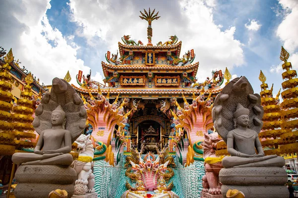 Chao Pho Nakharat Tapınağı ya da Chao Por Nakarat Chansen Çin tapınağı Nakhon Sawan, Tayland