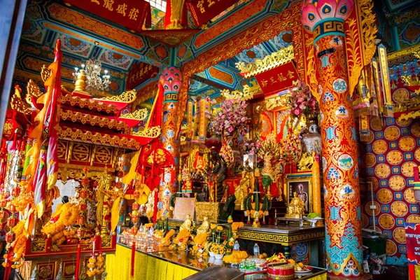 Chao Pho Nakharat Santuário ou Chao Por Nakarat Chansen templo chinês em Nakhon Sawan, Tailândia — Fotografia de Stock
